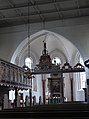 Interieur van deze kerk met altaar