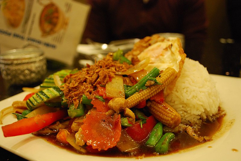 파일:Gai Pad Grapow with rice - Ghin Khao AUD10.90 (3973729228).jpg