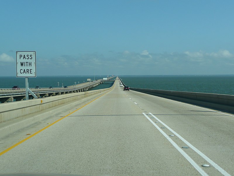 800px-Heading_north_on_Lake_Pontchartrain_Causeway.jpg