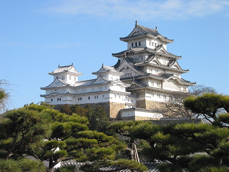 Ficheiro:Himeji Castle The Keep Towers.jpg