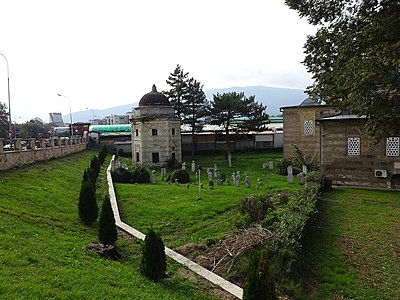Турбе уз Исхак-бегову џамију у Скопљу; [фотографија од октобра 2014. године]
