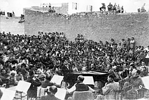 Izraelská filharmonie při koncertu v Beerševě v roce 1948