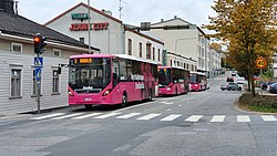 Jouko-paikallisbusseja Lappeenrannan Koulukadulla.