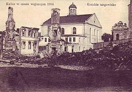 Grand Synagogue in Kalisz, 1914 behind fresh ruins of World War I