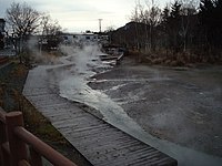 川汤温泉区的温泉河