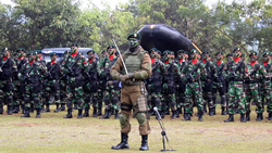 Kostrad soldiers line up in formation during parade Kostrad.png