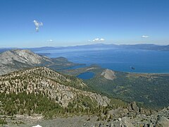 Jezero Tahoe z hory Mount Tallac (2 968 m)