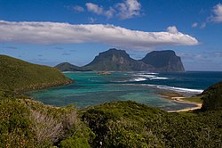 A Lord Howe-sziget a Lidgbird és a Gower heggyel