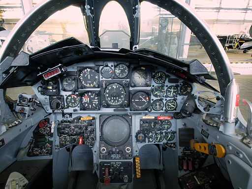 Luftwaffe F-104 Starfighter cockpit 25+29 pic2