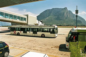 Van Hool buss i Palermo lufthavn, Italia