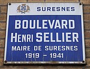 Plaque du boulevard Henri-Sellier, en hommage au maire en fonction de 1919 à 1941.