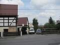 Bahnsteg 1, rechts davon die Lößnitzbach-Brücke