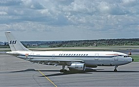 Un Airbus A300B2 con la livrea introdotta a fine anni '40.