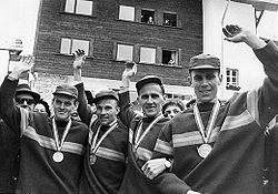 Ruotsin voittoisa 4 x 10 km:n viestinellikko Innsbruckin vuoden 1964 olympialaisissa. Karl-Åke Asph kuvassa lähimpänä oikealla.