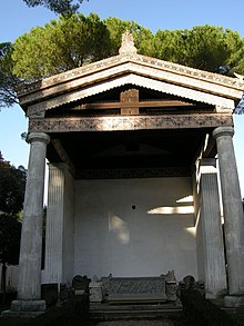 Reconstruction of an Etruscan temple, Museo di Villa Giulia, Rome, which is heavily influenced by studies of the Temple of Apollo at Portonaccio (Veio) Villa Giulia ricostruzione del tempio etrusco 03.JPG