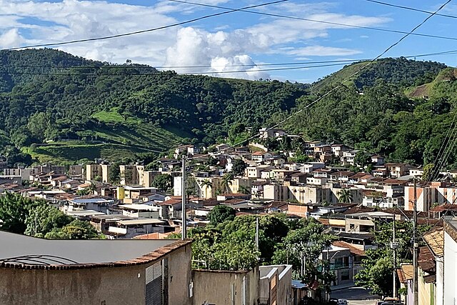 Vista parcial do bairro Floresta a partir da Rua Braúnas