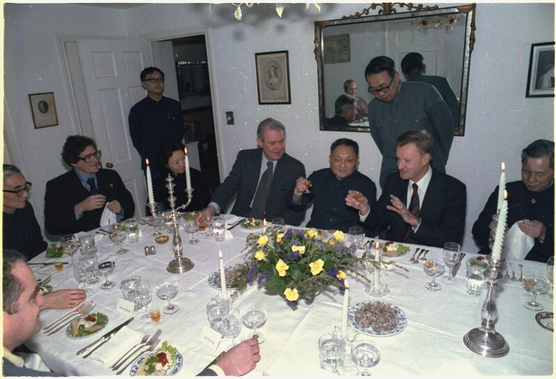 파일:Zbigniew Brzezinski hosts a dinner for Chinese Vice Premier Deng Xiaoping. - NARA - 183125.tiff