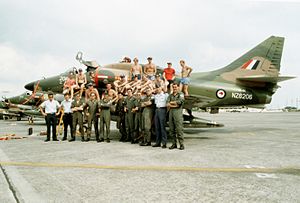 A-4K with 75 Sqn RNZAF members 1982.JPEG