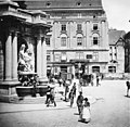 Beginnender Abriss am damaligen Albrechtsplatz, um 1880, links der Albrechtsbrunnen