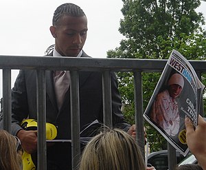 English: Anton Ferdinand signing autographs fo...