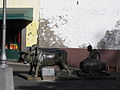 A borszállító munkás szobra a Dolgozók Piaca előtt