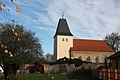 Kirche (mit Ausstattung) sowie Kirchhof mit Einfriedungsmauer, Grabplatte an der Südseite der Kirche sowie Grabmal auf dem Kirchhof