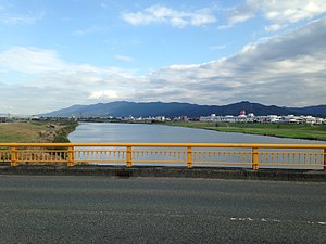 宮の陣橋より望む筑後川と耳納山地