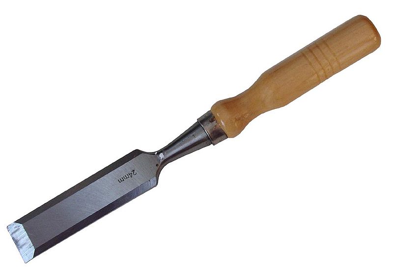 800px-Chisel_wood_24mm.jpg