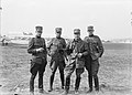 Groepsfoto van de Zwitserse luchtvaartpioniers Alfred Comte, Balz Zimmermann, Oskar Bider en Henri Pillichody, 1918.