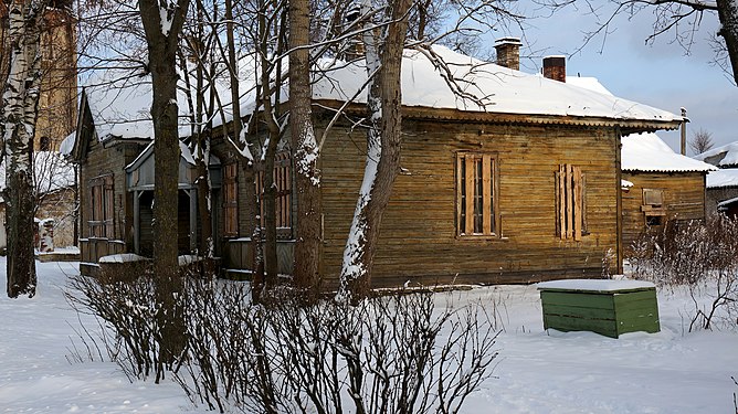 74. Здание церковно-приходской школы при Климентовской церкви, Новая Ладога, Ленинградская область Автор — Reshinna