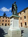 Professori ja runoilija Fray Luis de Leónin patsas (Patios Escuelas Mayores).