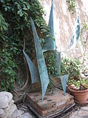צמיחה - פסל ברונזה של דב פייגין, 1959, בגן הפסלים