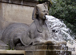 Fontaine du Palmier, Paris Sfenkslerinden biri