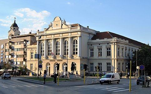 Le lycée de Smederevo ; l'aile de droite est de Ruvidić ; la façade principale a été remaniée.