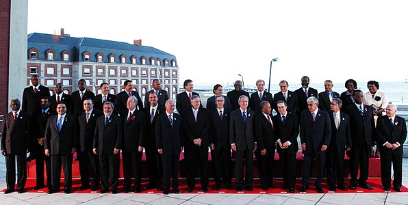 Fotografia oficial del grup de caps d'Estat que van assistir a la IV Cimera de les Amèriques a Mar del Plata, Argentina. 4 de novembre de 2005