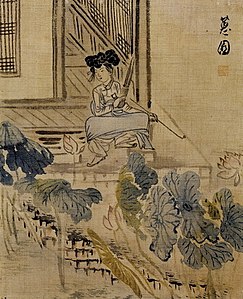 Une femme au jardin de lotus (Gisaeng tenant un saenghwang et une pipe). Encre, couleur légère s. soie, H. 29,6 cm. Sin Yun-bok (v.1758-ap.1813). Femmes: 3 feuilles d'un album de 7. Musée national de Corée[183]