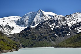 Vue de la Serpentine (à gauche) et du mont Blanc de Cheilon depuis le lac des Dix.