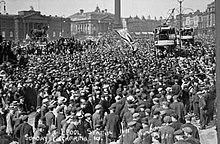 Striking dock workers in Liverpool gathered for a protest during the summer of 1911. Liverpool-riot-1911-lime-street.jpg