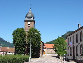 The church and town hall in Luvigny