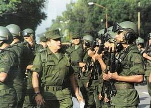 Militares del Ejército Mexicano a su llegada a...