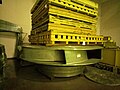 明潭發電廠抽蓄機組豎軸可逆法蘭西斯式水輪機的動輪備品，存放於地下廠房內。