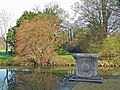 Kalksteinpflanzgefäß nordwestlich des Schlosses (Einzeldenkmal zu ID-Nr. 09300367)