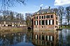 Neerijnen: voorburcht met keermuur en toegangsbrug