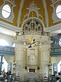 L'orgue damunt l'altar i el púlpit