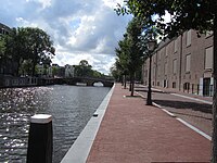 Nieuwe Keizersgracht (north side), looking towards the Amstel. Right: the Hermitage.