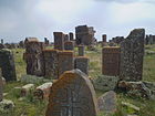 Cementerio Noraduz cerca de Gavar, el mayor cementerio existente de jachkárs