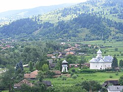 Látkép a templommal