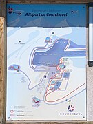 Panneau de bienvenue de l'altiport de Courchevel qui présente un plan du site aéroportuaire.