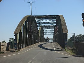 L'entrée du pont de Fleurville.