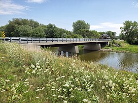 Pont routier enjambant la rivière l'Acadie, reliant l'Île Goyer et la route 223 à Carignan